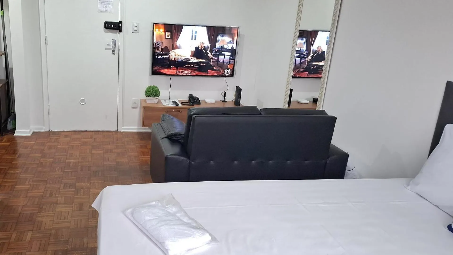 Ap 709 - A Poucos Passos Da Avenida Paulista! Apartamento São Paulo 0*,  Brasil